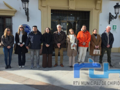 Chipiona guarda un minuto de silencio por las víctimas y personas heridas en el accidente ferroviario de Adamuz
