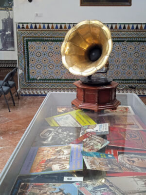 La tradición de la corneta y el tambor, protagonista en una exposición conmemorativa en Sierpes hispalense