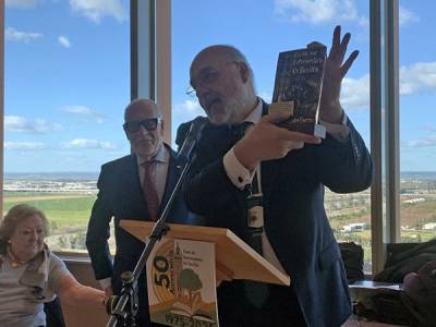  La Casa de Extremadura distingue a su presidente con el Giralda-Encina en un emotivo almuerzo institucional