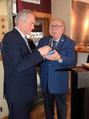  Luis Capitán Morales recibe la Medalla de Plata del Ateneo de Triana y asume su presidencia