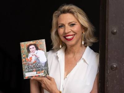 La Asociación de la Prensa de Sevilla formada por casi mil periodistas y la segunda asociación con más afiliados de España, ha distinguido con una mención especial en su Gala Anual a la periodista sevillana e hija adoptiva de Chipiona, Marina Bernal 