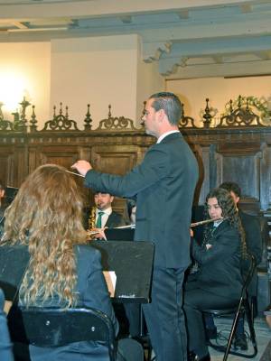   La Banda Municipal de Higuera de la Sierra acompañará a la Virgen de la Esperanza de Alcalá del Río el Miércoles Santo de 20                                                                                                                            