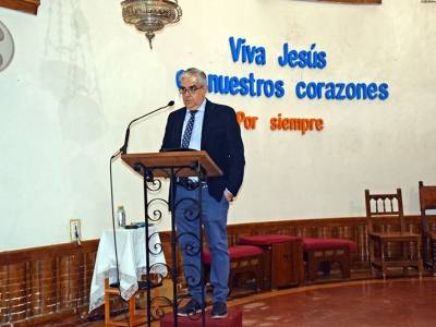 La XIV Exaltación de la Semana Santa eleva el espíritu cofrade en la Tertulia  Cofrade el “Costero” en  la Salle Felipe Benito de Sevilla