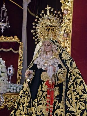 Alcalá del Río se sumerge en el recogimiento ante Nuestra Señora de los Dolores en su Soledad Coronada 