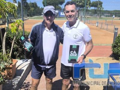 El chipionero Manuel Massip se impone en el Campeonato Provincial de Tenis +65 celebrado en Chiclana