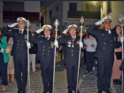 La tradición centenaria del Nazareno y la Esperanza vuelve a recorrer con solemnidad las calles ilipenses de Alcalá del Río