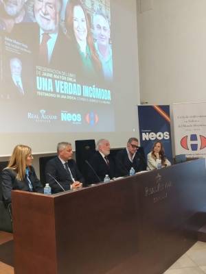 Jaime Mayor Oreja presenta Una verdad incómoda en el Real Alcázar de Sevilla en un acto de memoria y reflexión política 