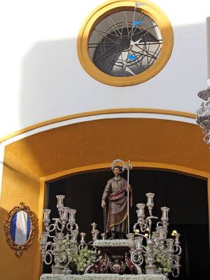 “La Hermandad de San José Obrero protagoniza un acto de devoción y tradición en el corazón de Sevilla” 