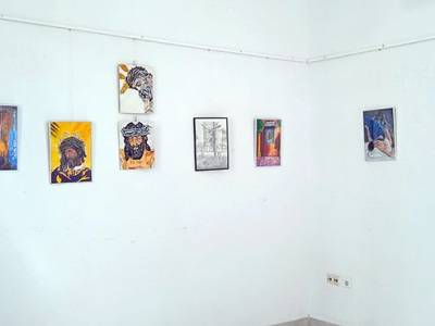 “Exposición en Las Sirenas muestra la visión artística de residentes de FAISEM Sevilla sobre la Semana Santa”