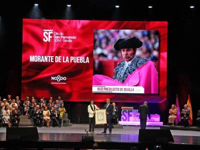 Sevilla reconoce la excelencia de sus ciudadanos e instituciones en la festividad de San Fernando