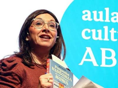 Alejandra Navarro, subdirectora de ABC de Sevilla, Trianera del Año