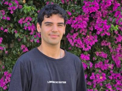 El joven chipionero David Gómez presenta su primera obra literaria titulada ‘Mosaico’