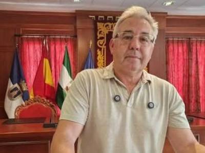 Pepe Mellado explica que la convocatoria abierta en la empresa municipal Caepionis es para cubrir plazas de mecánico y conductores