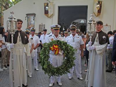 Sevilla honra su tradición marinera con la solemne procesión fluvial de la Virgen del Carmen de Calatrava 