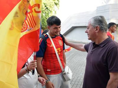  Sevilla celebra la victoria de España con 15.000 personas en los espacios municipales habilitados por el Ayuntamiento 