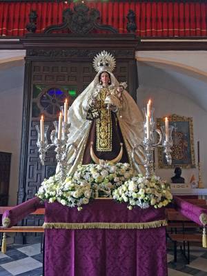  Gelves conmemora la tradición marinera de la Virgen del Carmen con su solemne procesión terrestre y fluvial