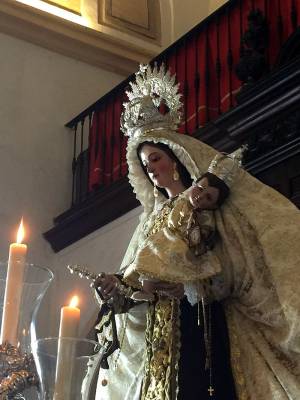  Gelves conmemora la tradición marinera de la Virgen del Carmen con su solemne procesión terrestre y fluvial