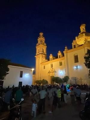 Peñaflor se viste de historia bajo la luz de más de 3.500 velas