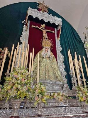  La Vera-Cruz de Alcalá del Río convierte su patrimonio devocional en protagonista del aniversario de la Coronación