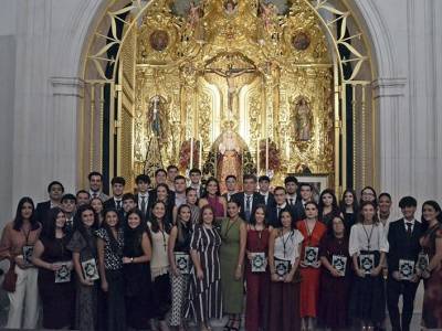  La Vera-Cruz de Alcalá del Río convierte su patrimonio devocional en protagonista del aniversario de la Coronación