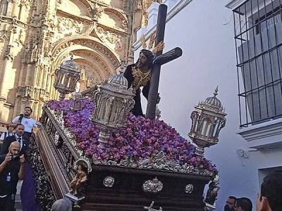  Arcos de la Frontera culmina el cincuentenario de su Consejo de Hermandades con una histórica Procesión Magna