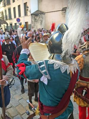  El Tercio de Olivares rinde homenaje a la Hispanidad con su IV desfile por el centro histórico de Sevilla